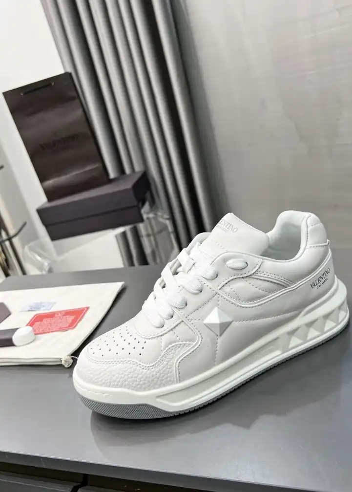 hype Valentino Sneakers