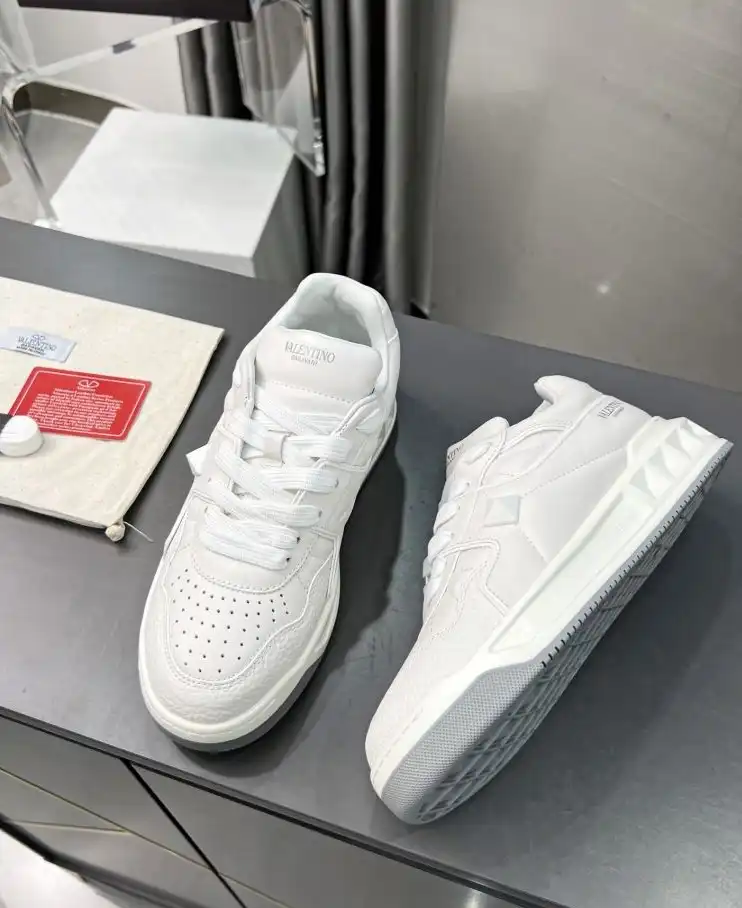 hype Valentino Sneakers