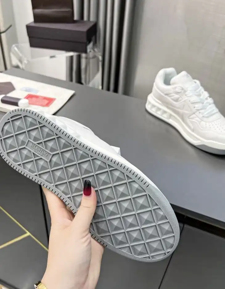 hype Valentino Sneakers