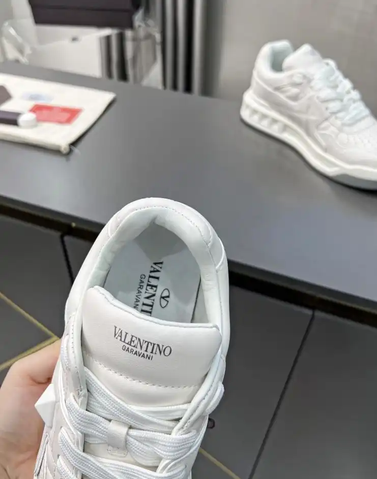 hype Valentino Sneakers