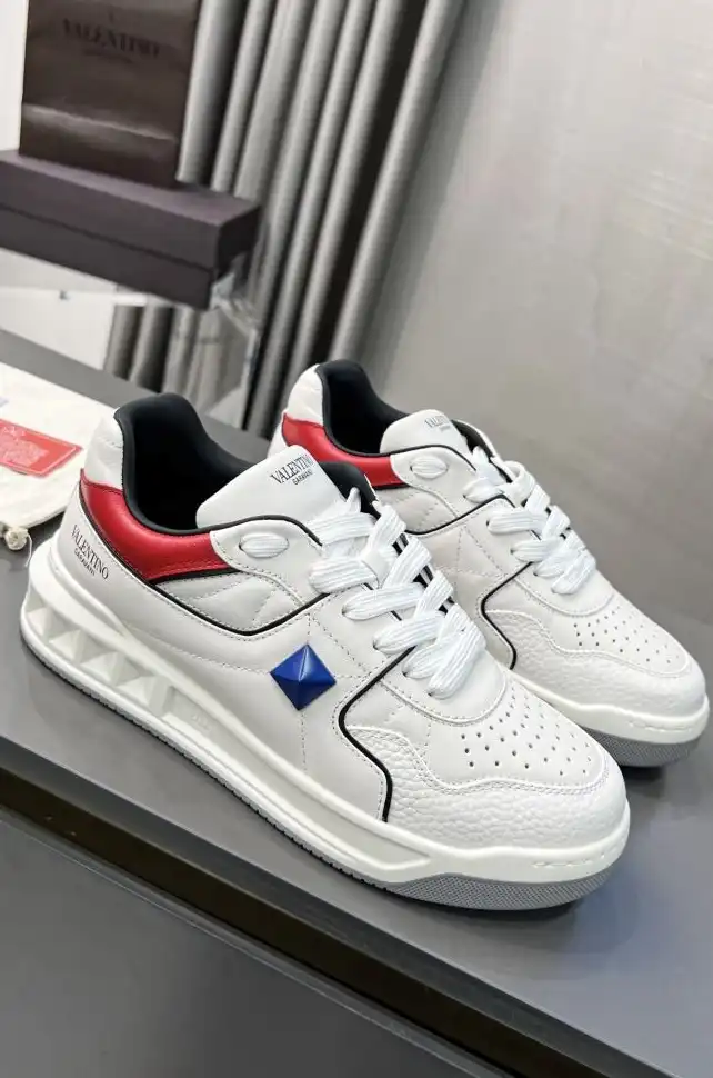 hype Valentino Sneakers