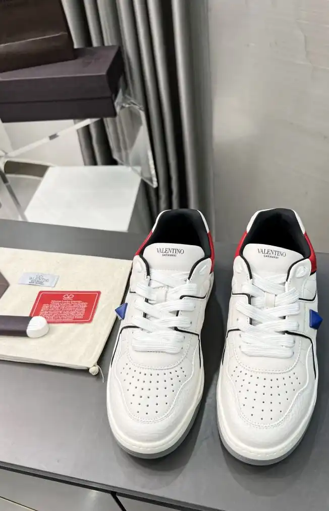 hype Valentino Sneakers