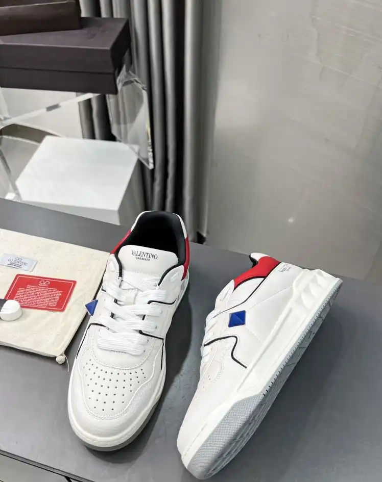 hype Valentino Sneakers