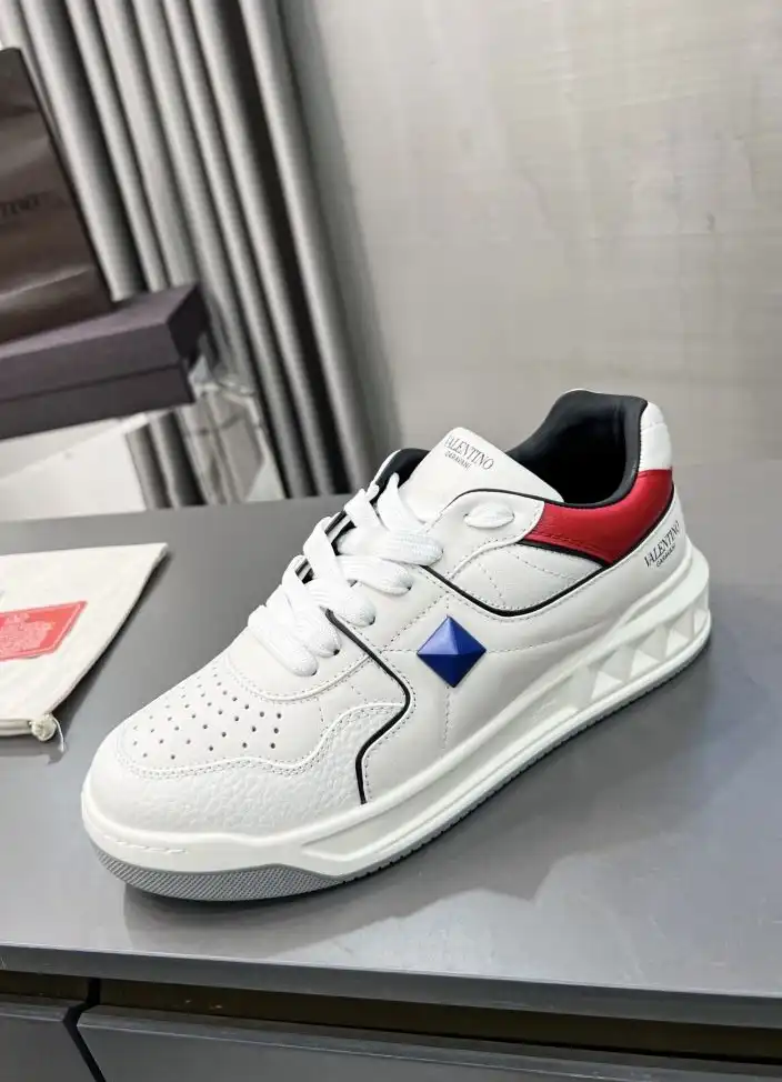 hype Valentino Sneakers