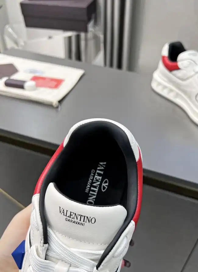 hype Valentino Sneakers