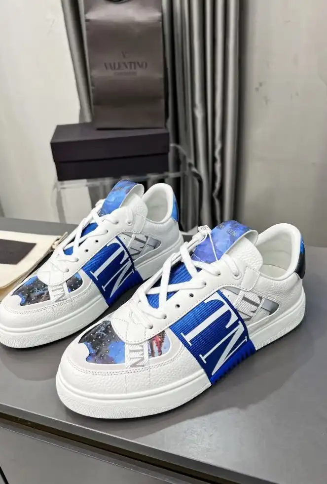 hype Valentino Sneakers