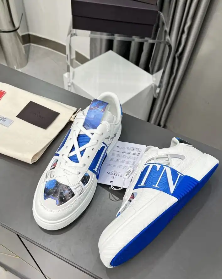 hype Valentino Sneakers