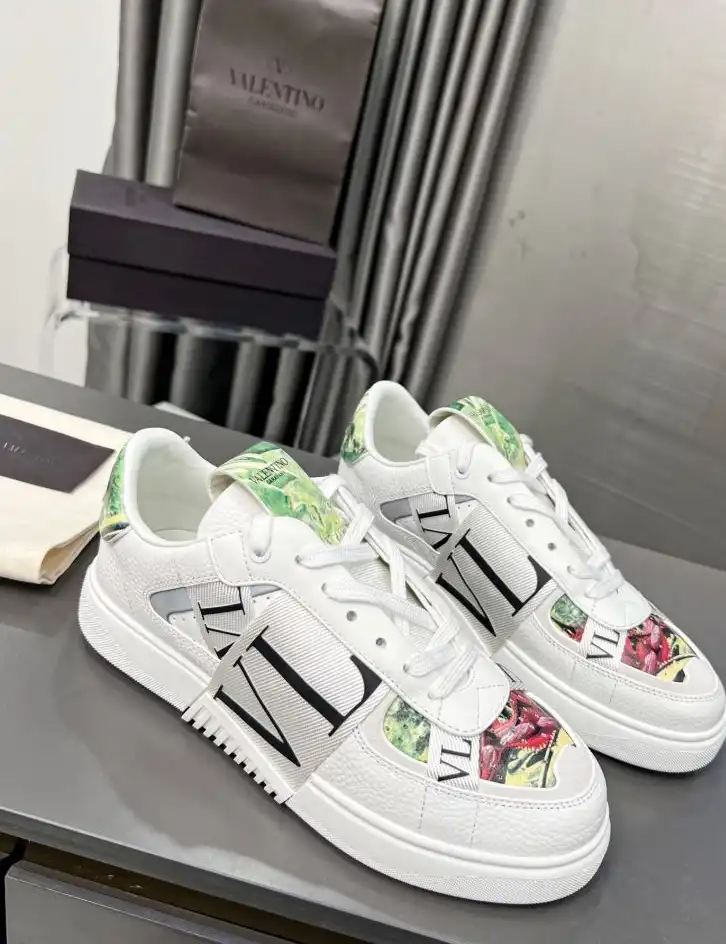 hype Valentino Sneakers