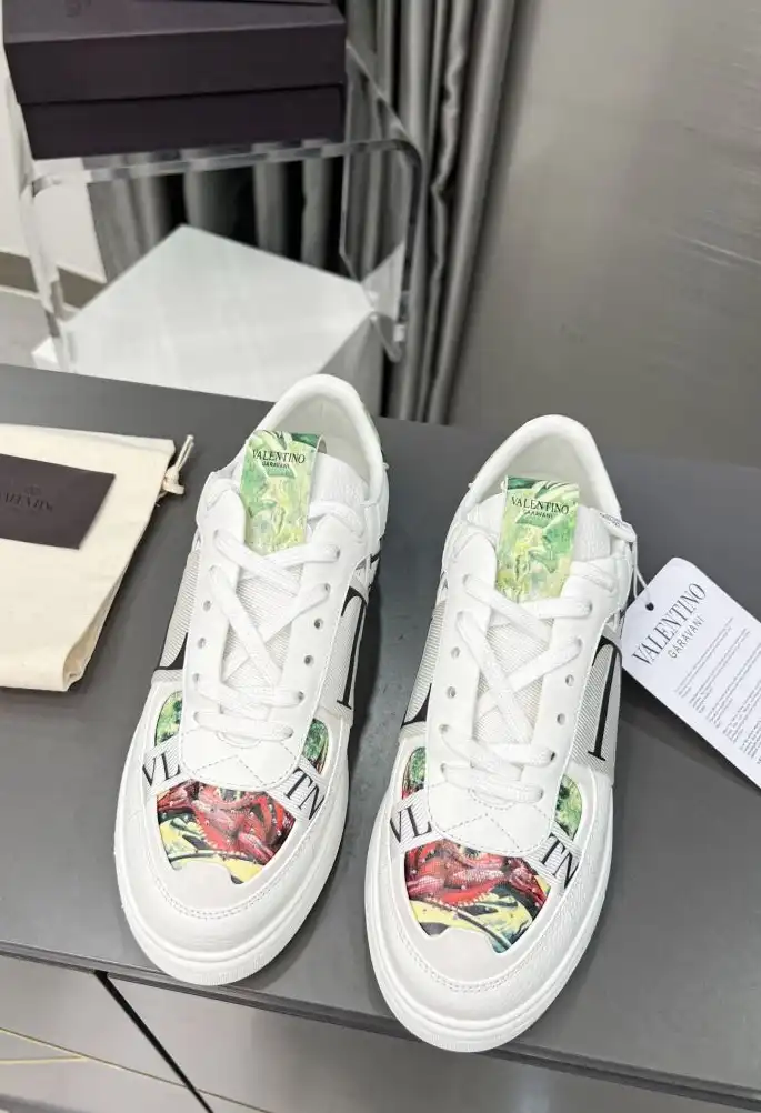 hype Valentino Sneakers