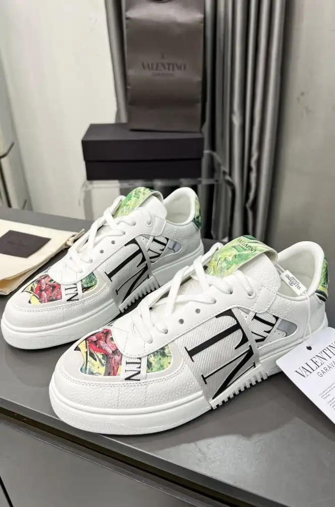 hype Valentino Sneakers