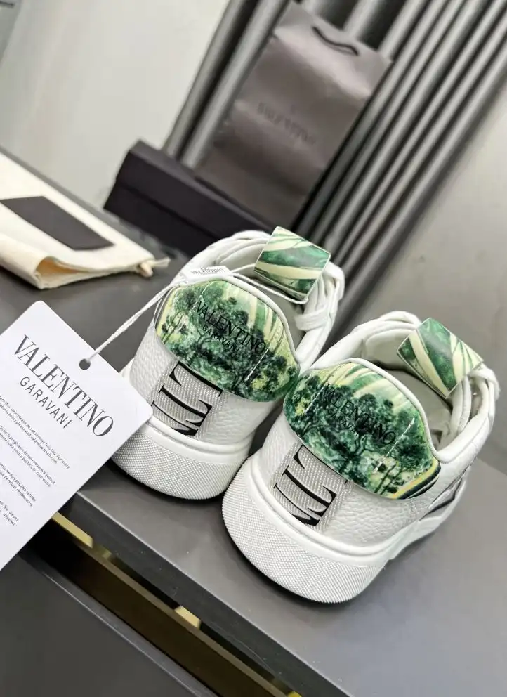 hype Valentino Sneakers