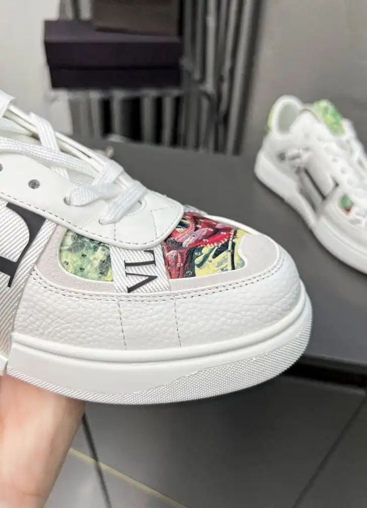 hype Valentino Sneakers