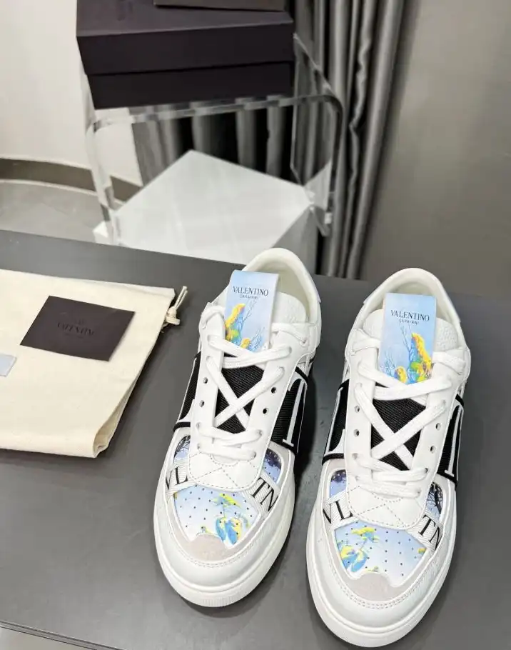 hype Valentino Sneakers