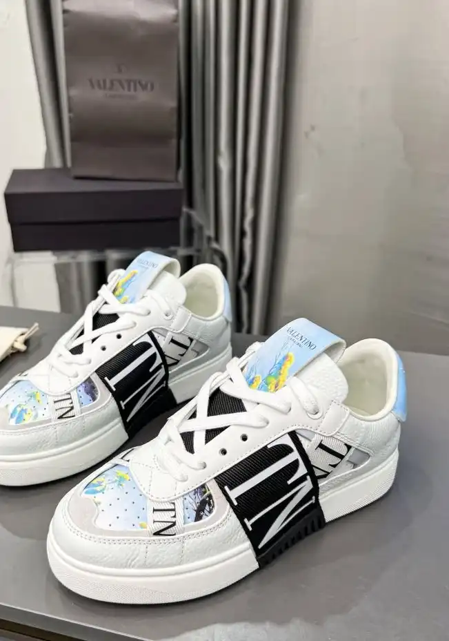 hype Valentino Sneakers