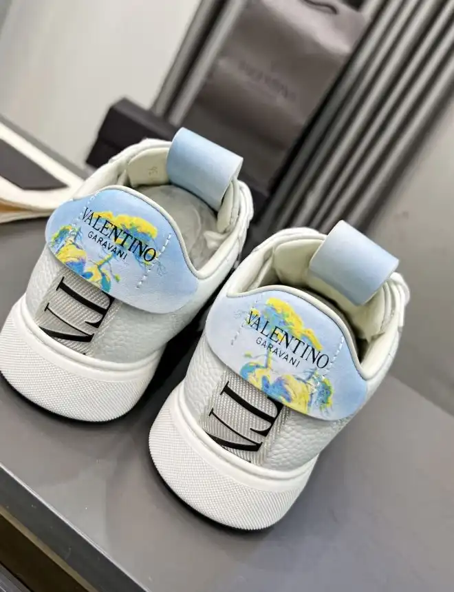 hype Valentino Sneakers