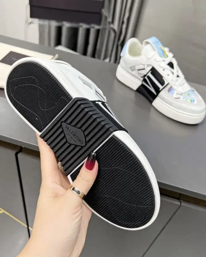 hype Valentino Sneakers