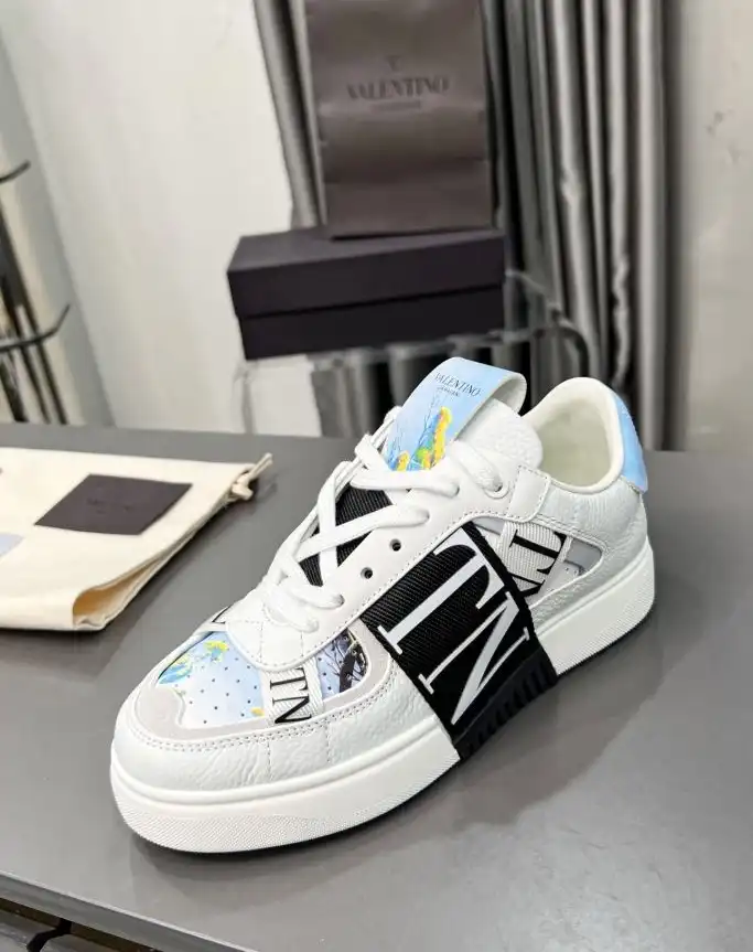 hype Valentino Sneakers