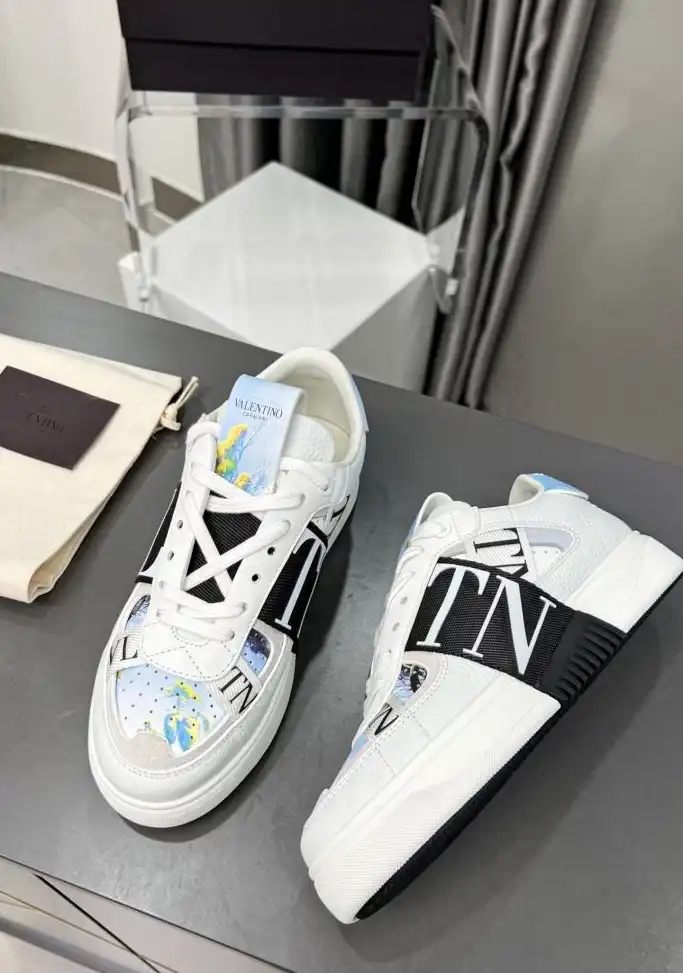 hype Valentino Sneakers