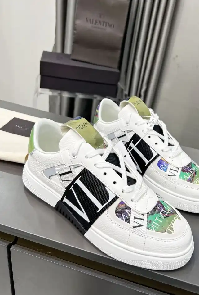 hype Valentino Sneakers