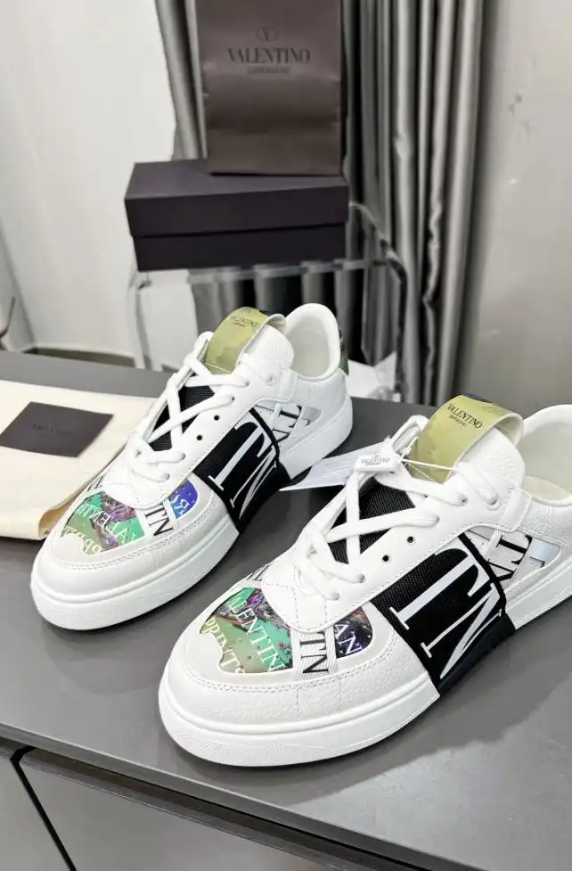 hype Valentino Sneakers