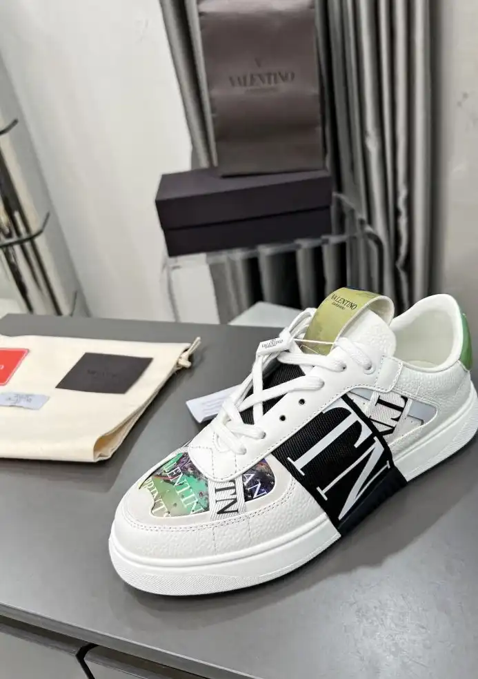 hype Valentino Sneakers