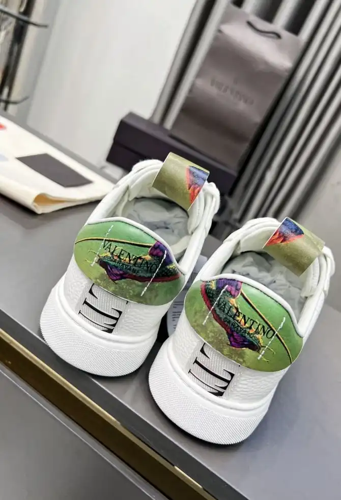 hype Valentino Sneakers