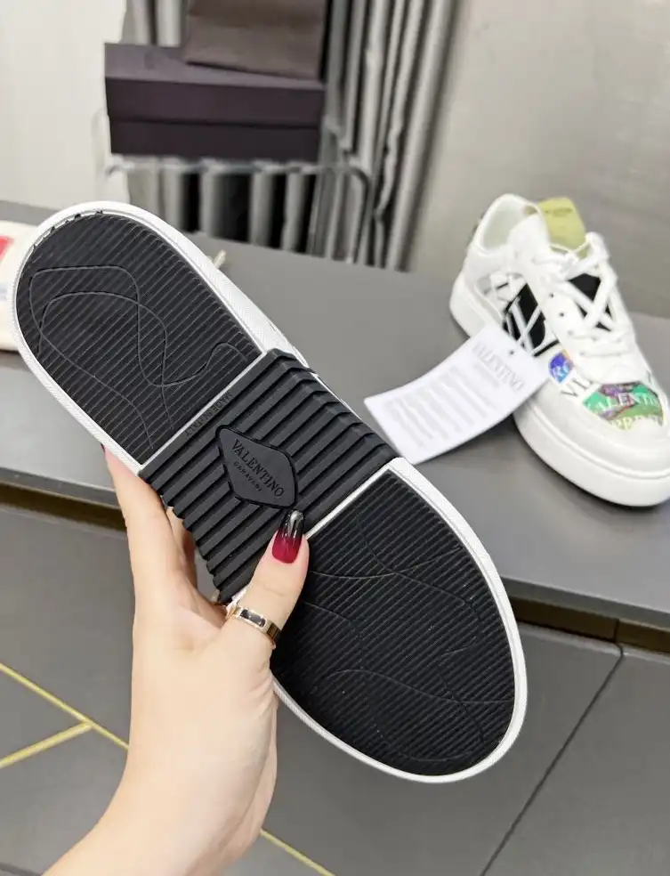 hype Valentino Sneakers