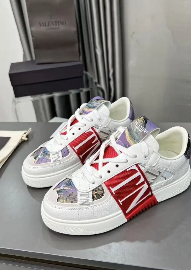 hype Valentino Sneakers