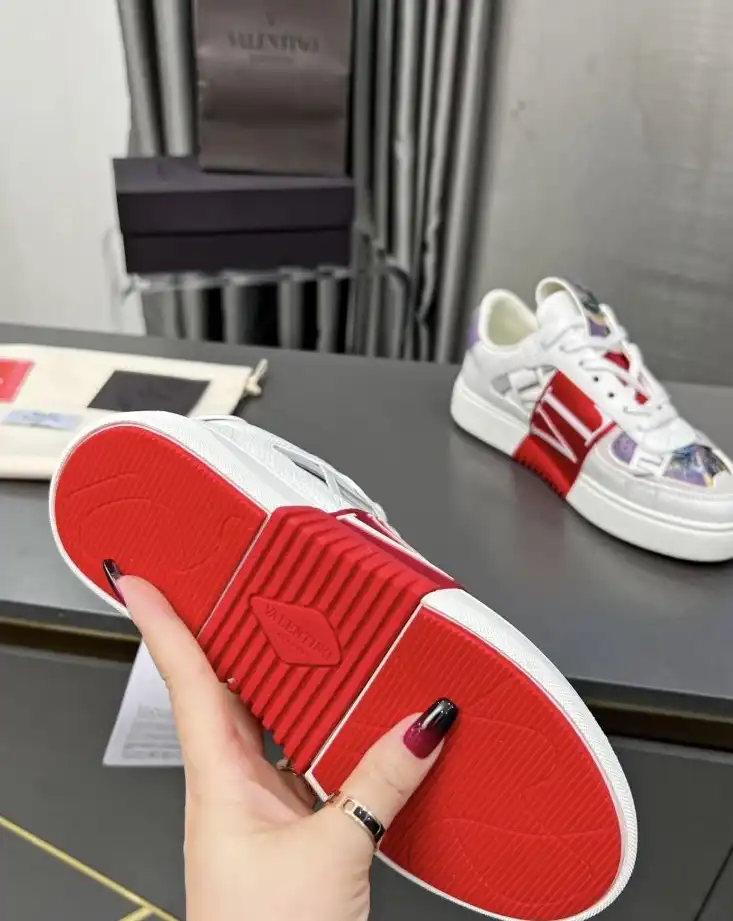 hype Valentino Sneakers