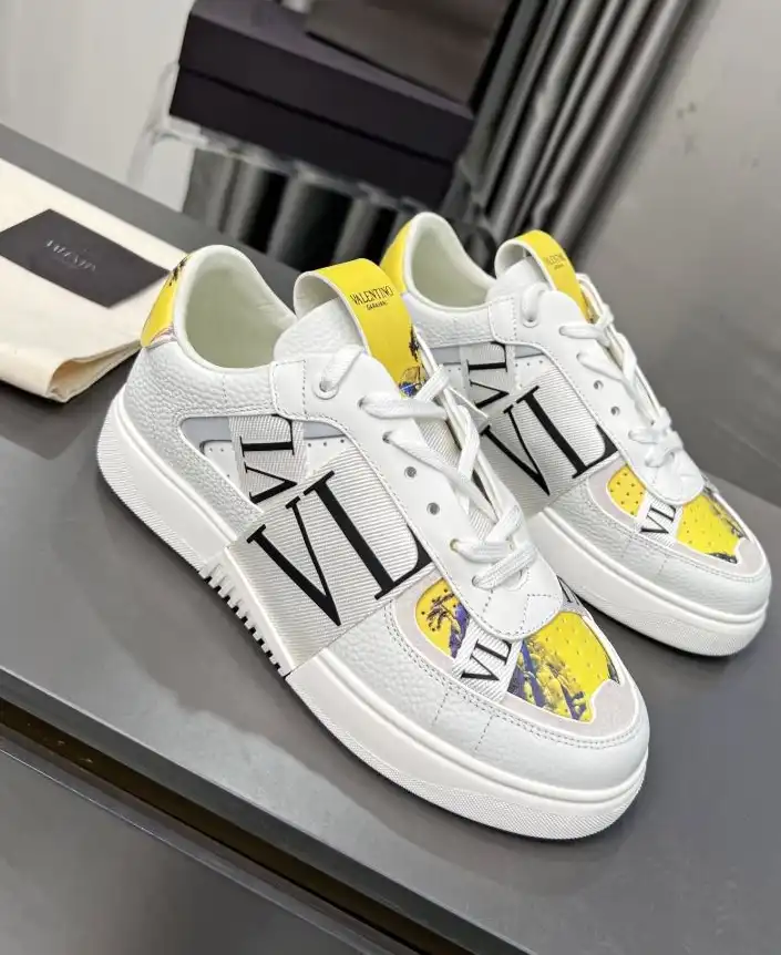 hype Valentino Sneakers