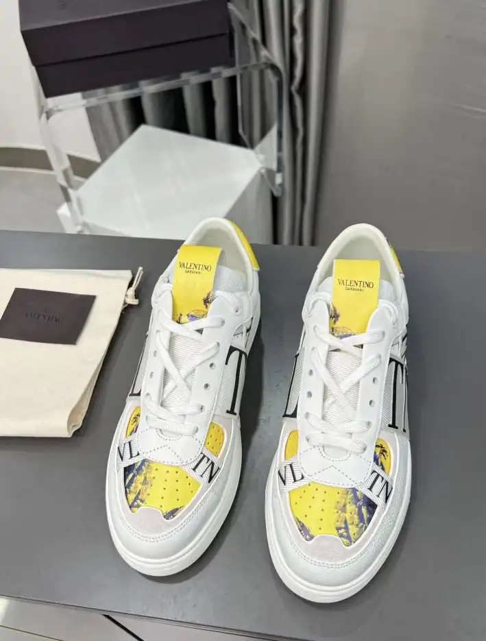 hype Valentino Sneakers