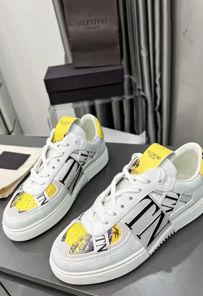 hype Valentino Sneakers