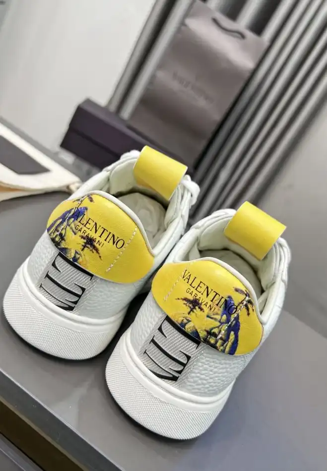 hype Valentino Sneakers