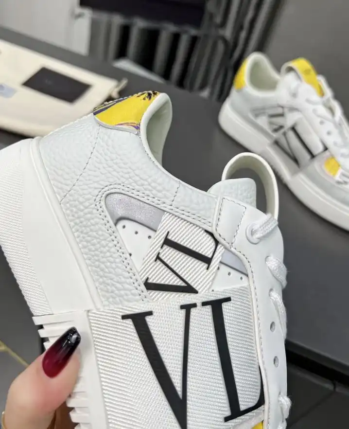 hype Valentino Sneakers