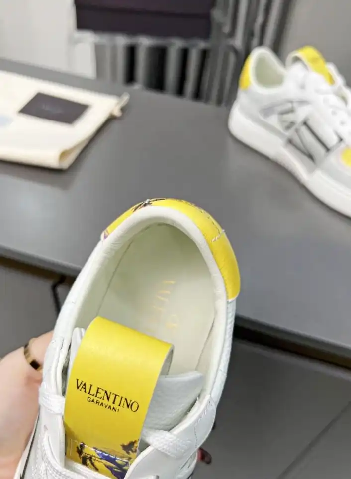 hype Valentino Sneakers