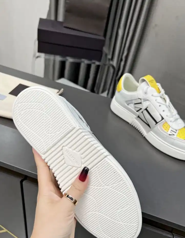 hype Valentino Sneakers