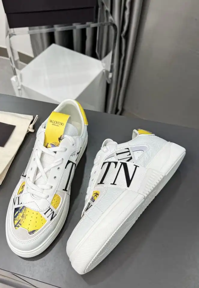 hype Valentino Sneakers