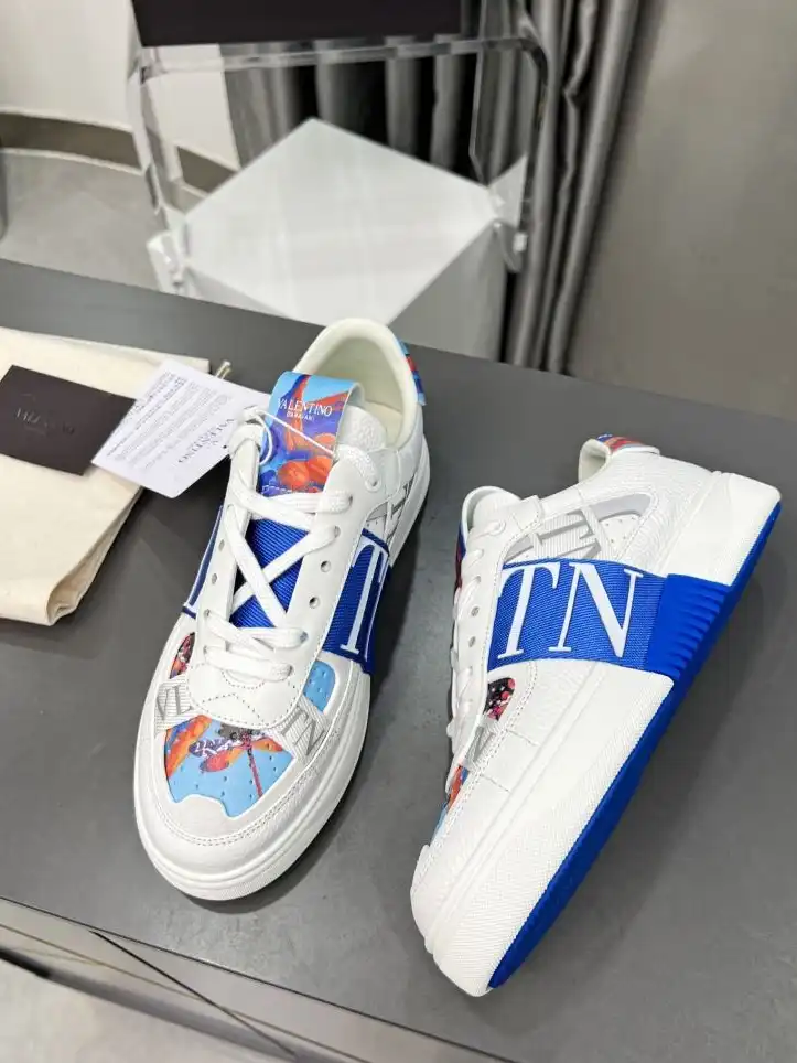 hype Valentino Sneakers