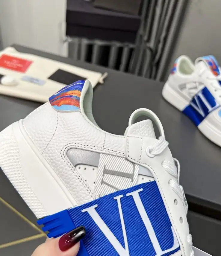 hype Valentino Sneakers