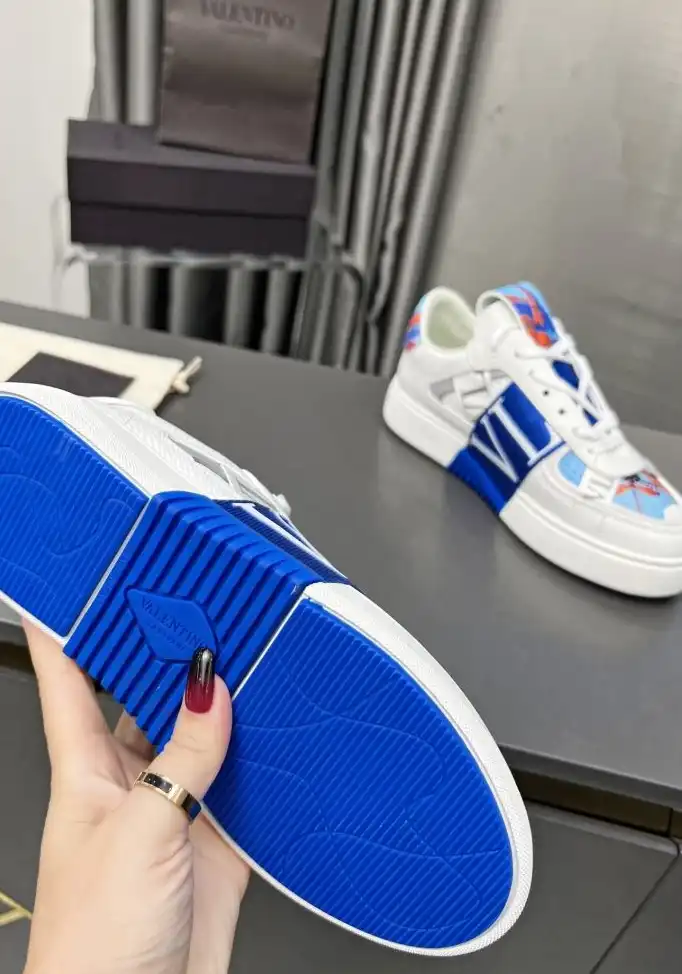 hype Valentino Sneakers