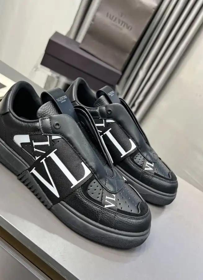 hype Valentino Sneakers