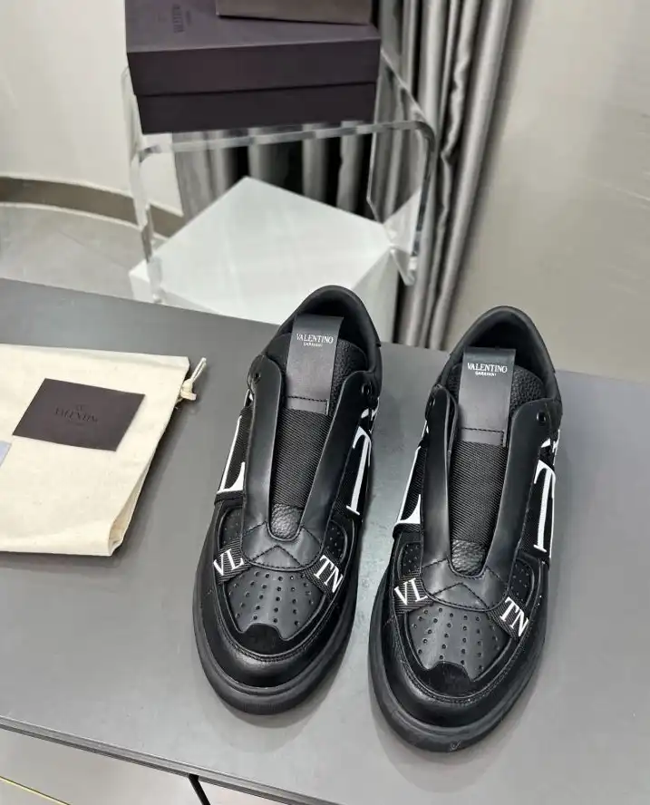 hype Valentino Sneakers