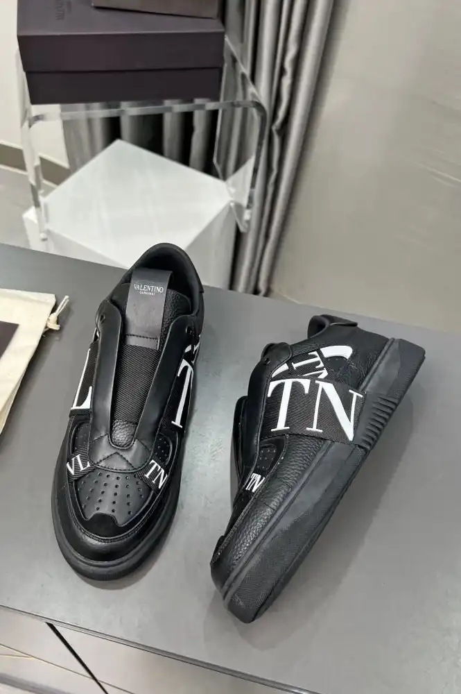 hype Valentino Sneakers