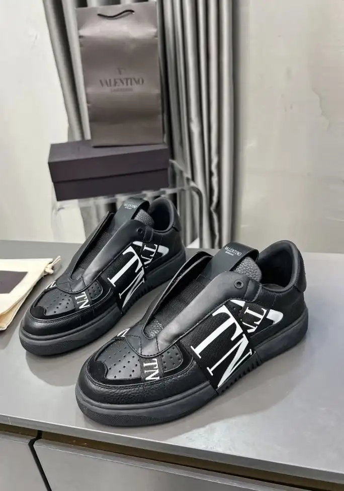 hype Valentino Sneakers