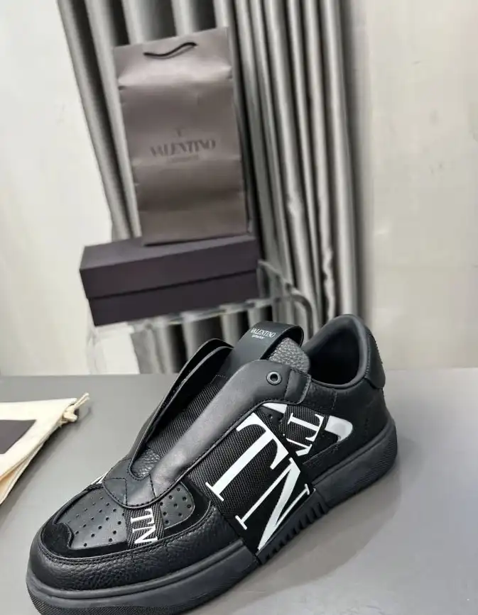 hype Valentino Sneakers