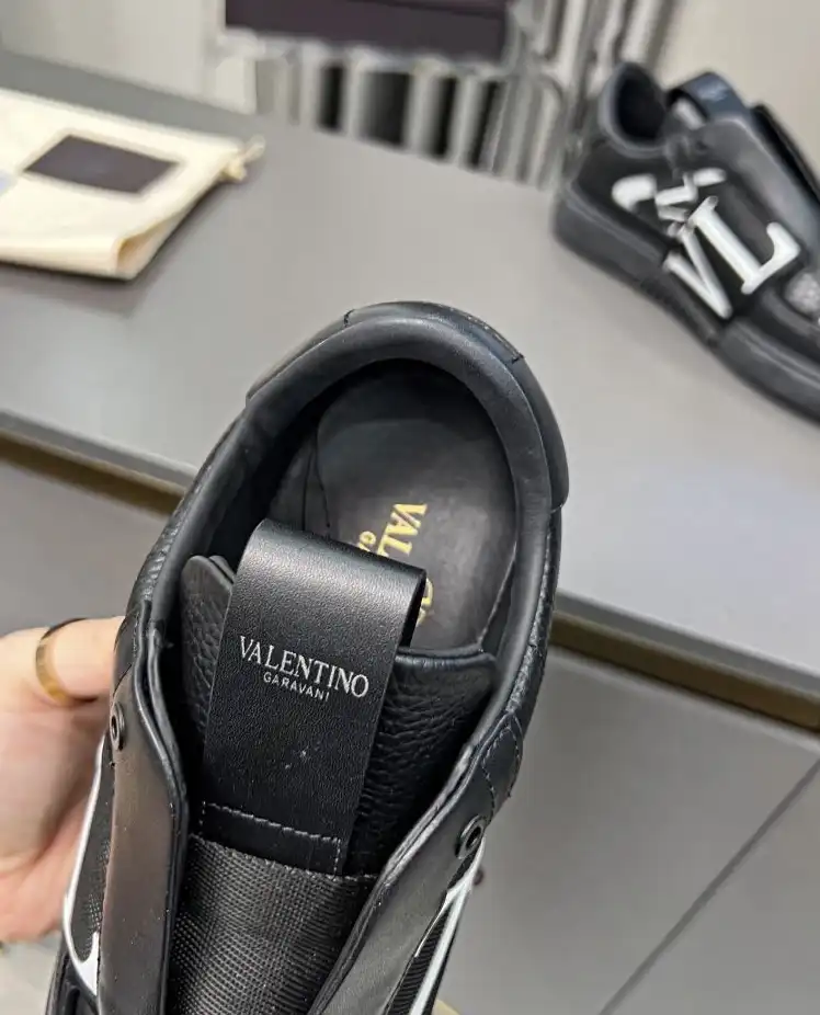 hype Valentino Sneakers