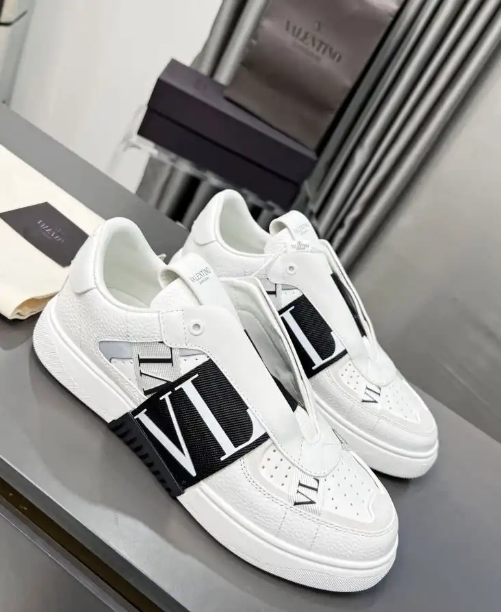 hype Valentino Sneakers