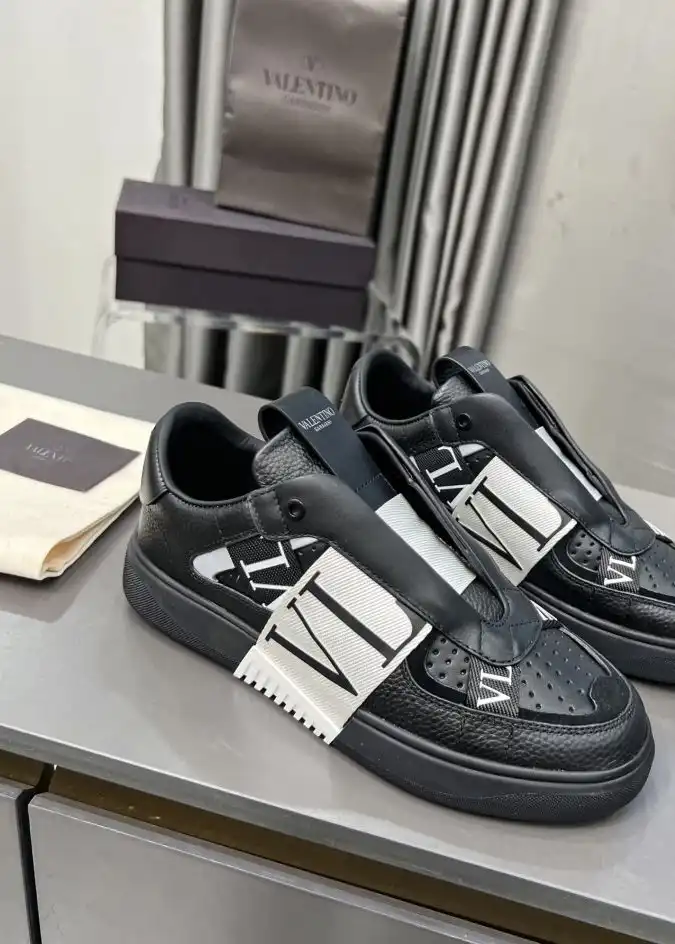 hype Valentino Sneakers