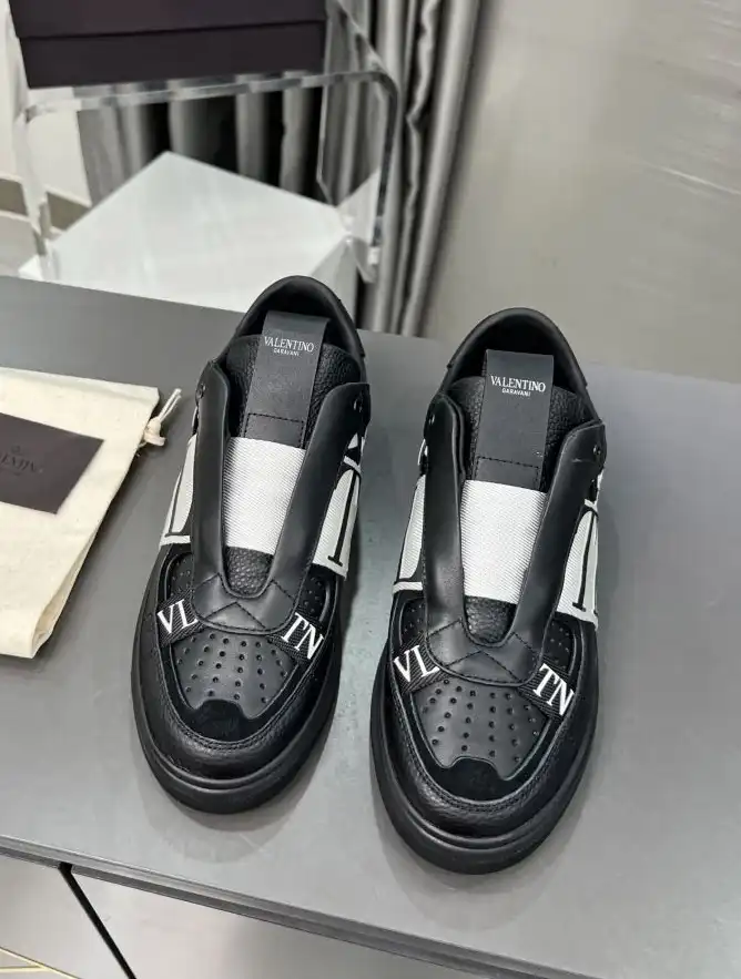 hype Valentino Sneakers