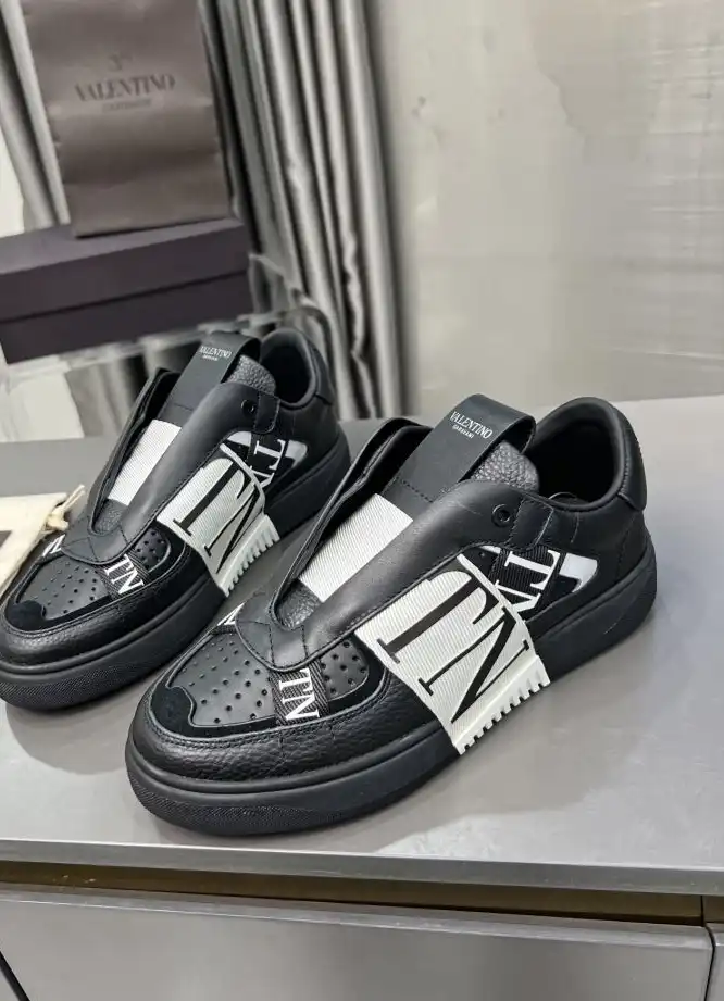 hype Valentino Sneakers